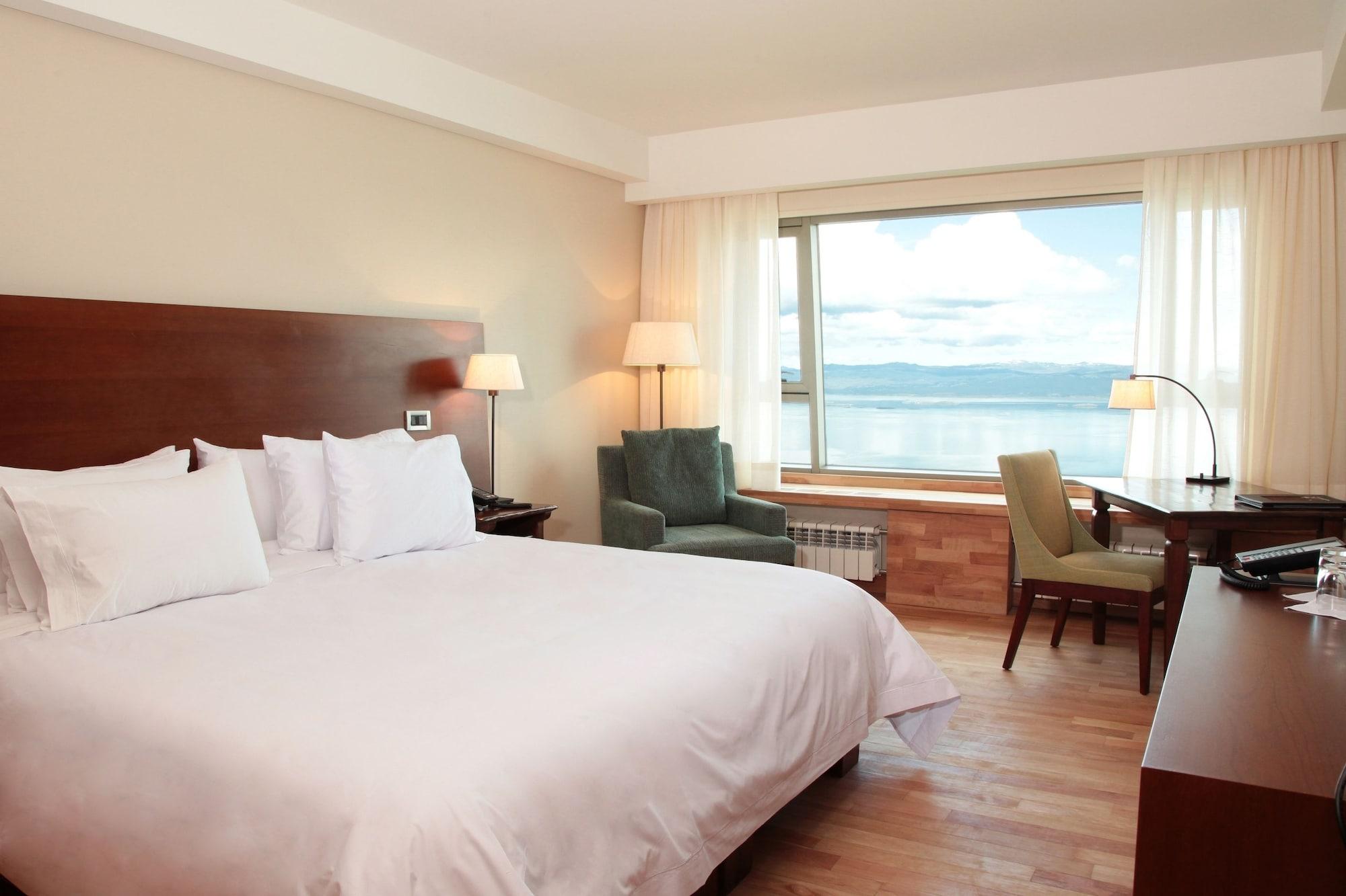 Arakur Ushuaia Resort & Spa Exterior foto A room at the Hotel Lake Titicaca